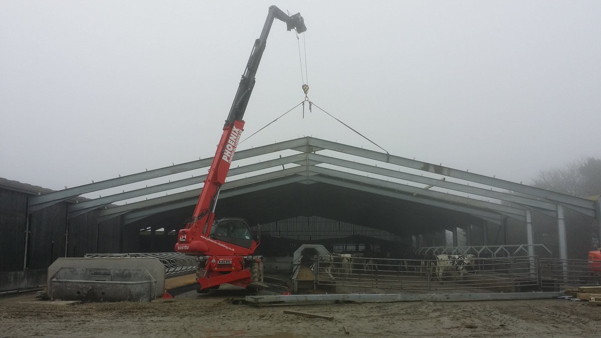 PhoenixCladding's tweet image. @PhoenixCladding machine demonstrating its capabilities @manitou #MRT2150 #cornwall #steel #agriculture #farm #newbuilding