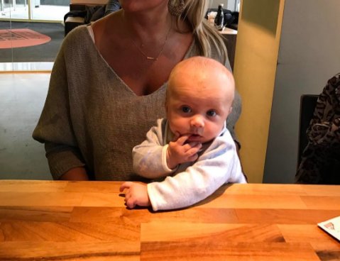 weekbladweekend's tweet photo. Baby André Hazes is al een echt fotomodelletje https://t.co/l6eO4xkN3A #weekbladweekend #andrehazes #AndrehazesIII @AndreH6Jr https://t.co/LArDCjyQht