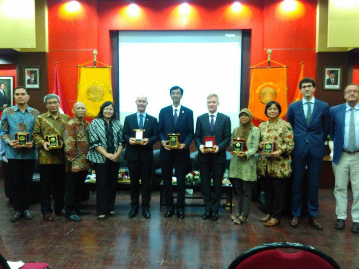 AnakmudaNet's tweet photo. Thank you to the speakers, Ambassadors, and Civitas Academia from IR dept FISIP UI for the wonderful insight #ASEMDayID @infoamerop https://t.co/miUutcpIFG