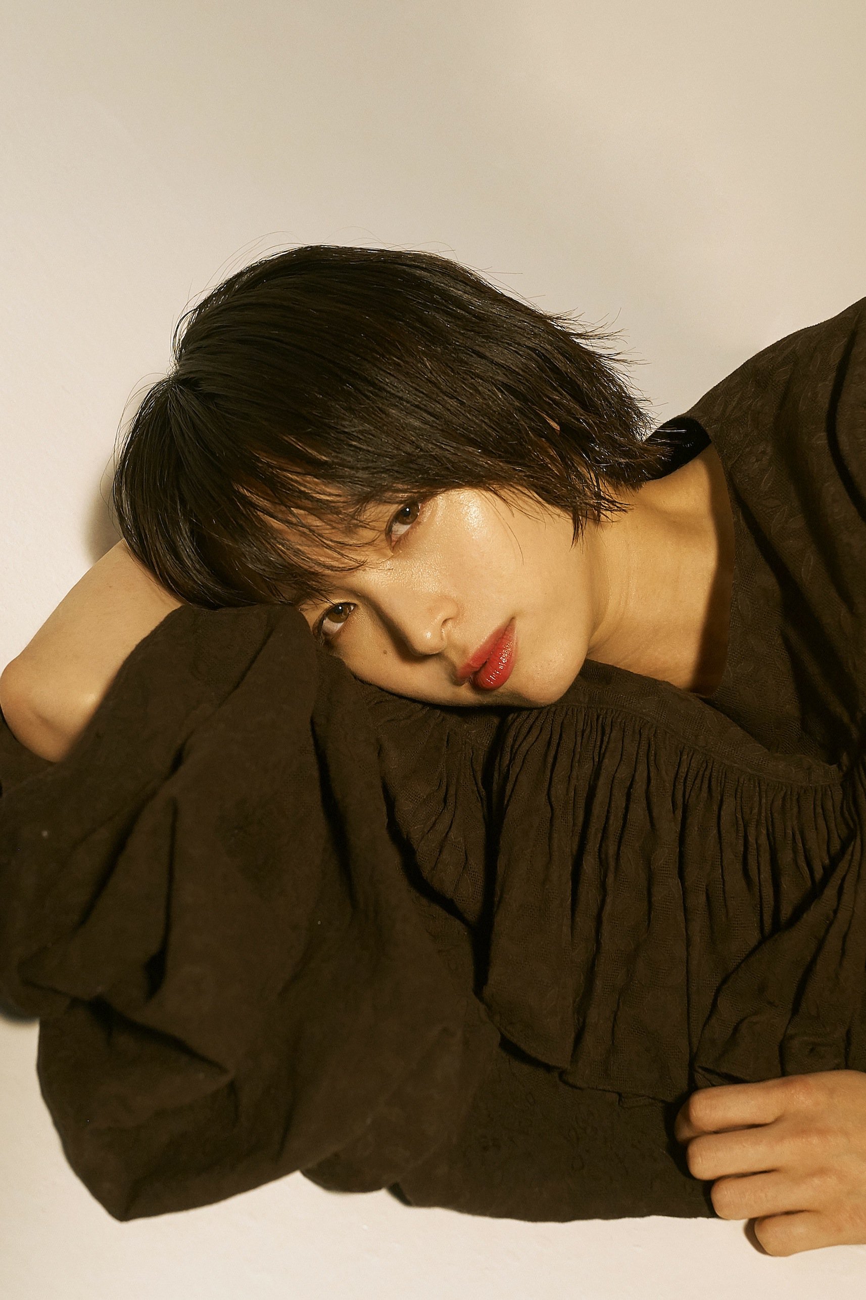 Barfout バァフアウト Na Tviteru Barfout 4月号 3月21日発売 清野菜名 さんアザーカット パート1 本誌の撮影中 スタジオを満面の笑顔で動き回るのは4月号でご登場の女優の清野菜名さん 本誌は笑顔の清野さんで こちらの写真はアザーカット 後日他の