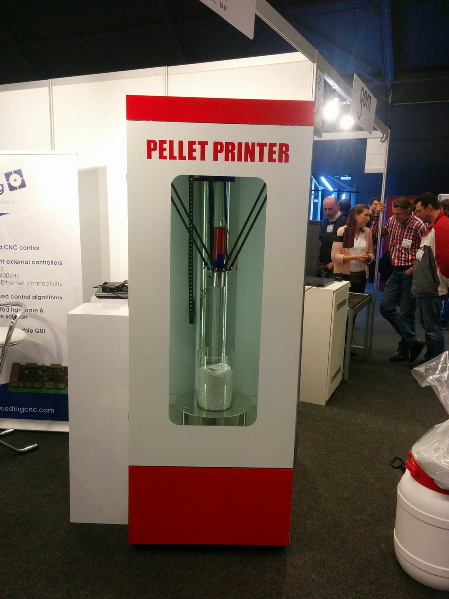 interactbv's tweet image. Op de #RapidPro17 hebben wij onze pellet  driven 3D printer gepresenteerd!
Bekijk de foto's