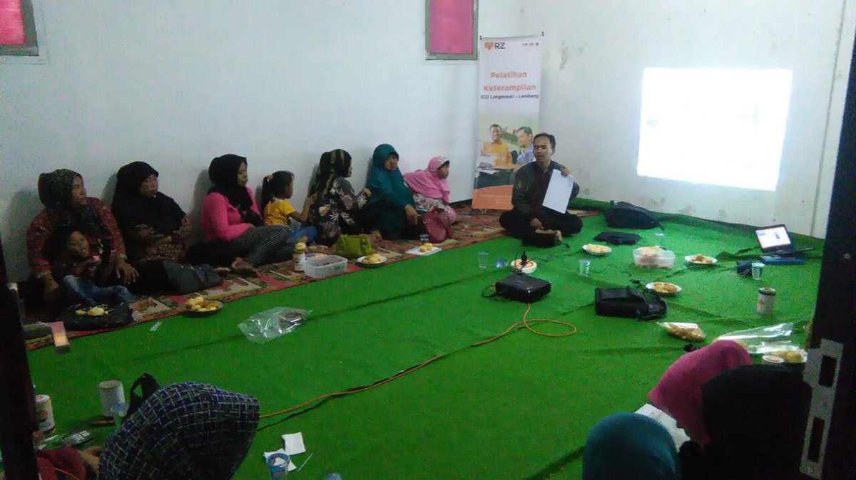 RZ_Cimahi's tweet photo. lembang 13/3 pelatihan maksimal ngomset ,dan pencatatan dalam usaha kpd para Penerima manfaat baru di desa berdaya langensari @rumahzakat https://t.co/z9fPCSRDMj