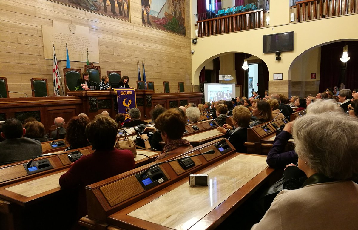Comune_Cagliari's tweet image. Sala del Consiglio stracolma per Silvia Careddu @Silvia5377 Donna Sarda 2017 #Cagliari