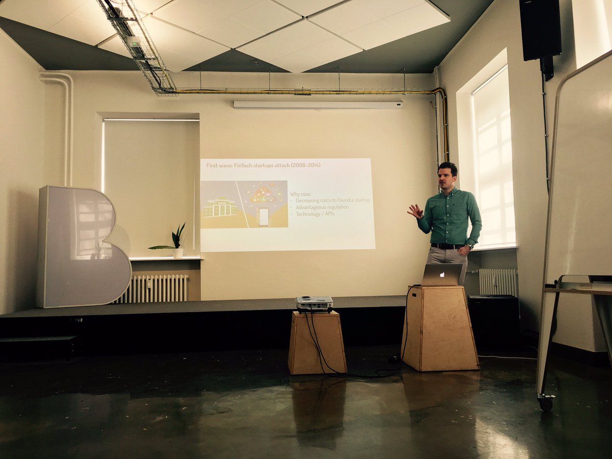 Starker Einstieg von @LarsMarkull von @figoAPI über die 3 Wellen der #fintech Etablierung <a href="/FintechSafary/">Fintech Safary</a>