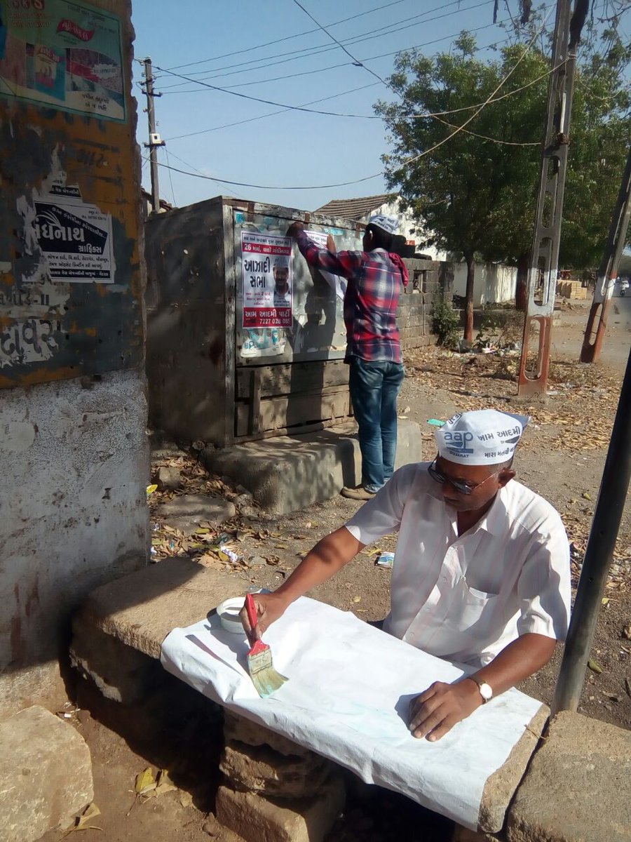 AAPGujarat's tweet photo. मेंदरडा/सासळ स्टेट हाइवे पर माळावदर,वंथली,मेंदरडा विस्तारों में पोस्टर लगाए।
Porbandar loksabha https://t.co/depxPzZiJs