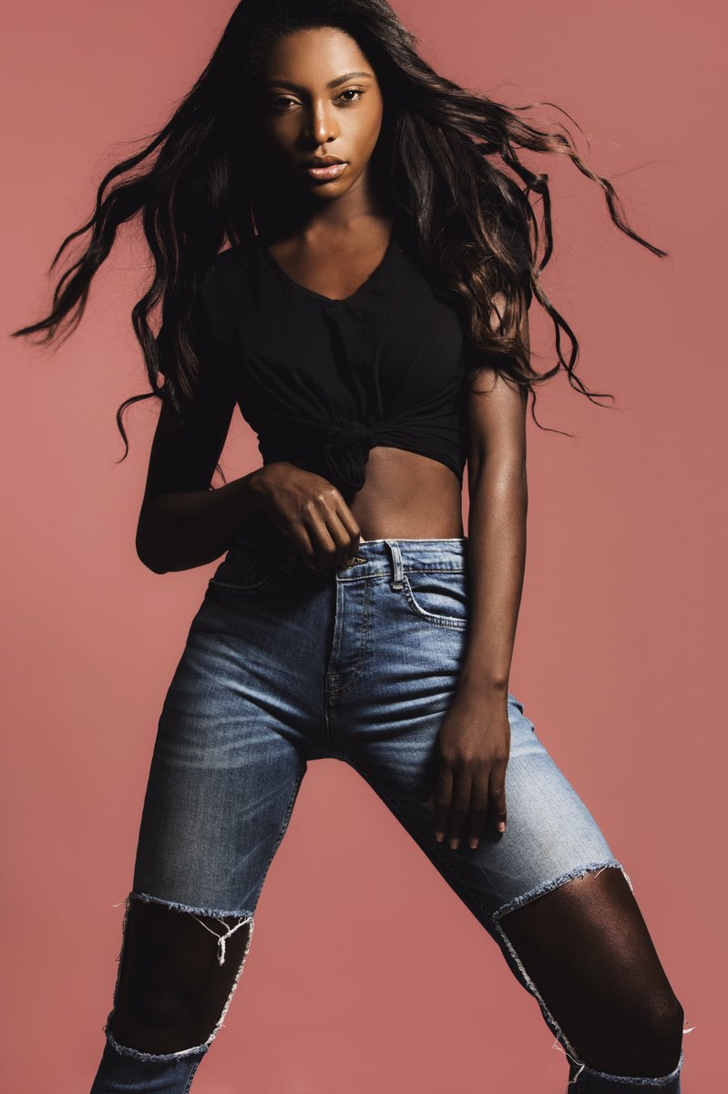 La mejor vibra para todos 🐙!!!! Una maravillosa semana😊 #monday 

Thanks <a href="/aragonsbook/">Mario Aragon ✌🏻</a> 💕
@paragonmodelm 
@josyhm 👖