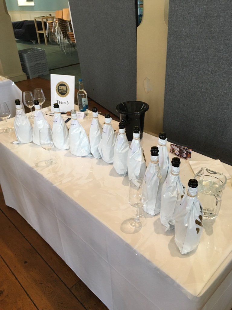 Started with a flight of prosecco on #swa2017 , for all those Essex ladies with neon colored tracksuits and uggs