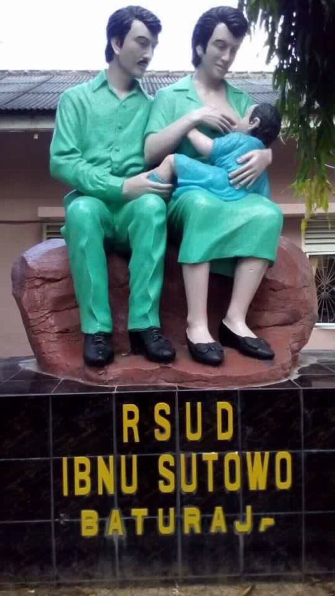 Patung bapak-bapak menyusui