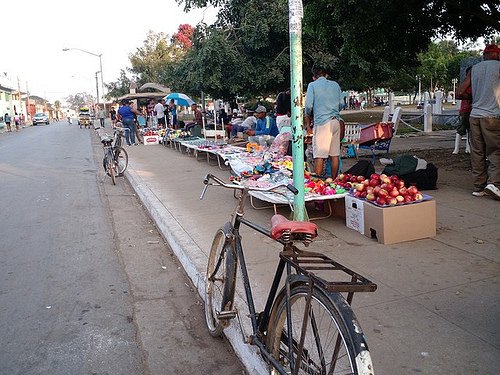 yoanisanchez's tweet image. bit.ly/2mRD0GE Los nómadas del comercio recorren los pueblos de #Cuba