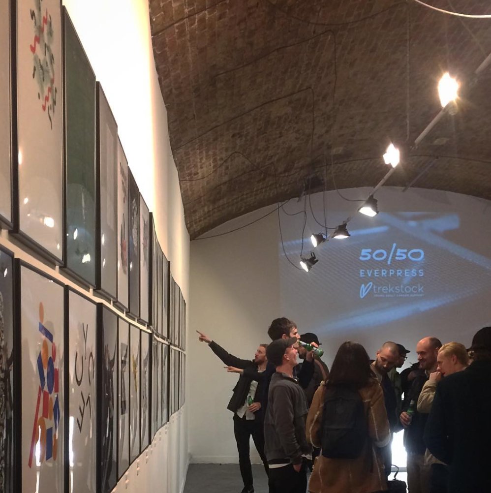 everpresshq's tweet image. Spotted 👉 @jshmck @Heystudio
@DanielFreytag 
Shop their ltd edition tees here until 19th:
everpress.com/50-50 
#5050designs
📸 @VG_Studio