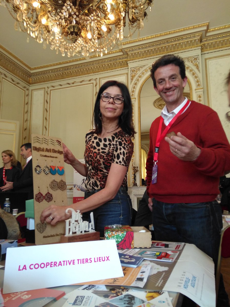 orafond33's tweet photo. Salon PROFESSION'L du 10 mars Bx
Inés présente ses créations sur le stand du Fablab Coh@bit de Gradignan 
@FabLab_IUTBx #OrangeSolidarité https://t.co/wGv3vSGLHn