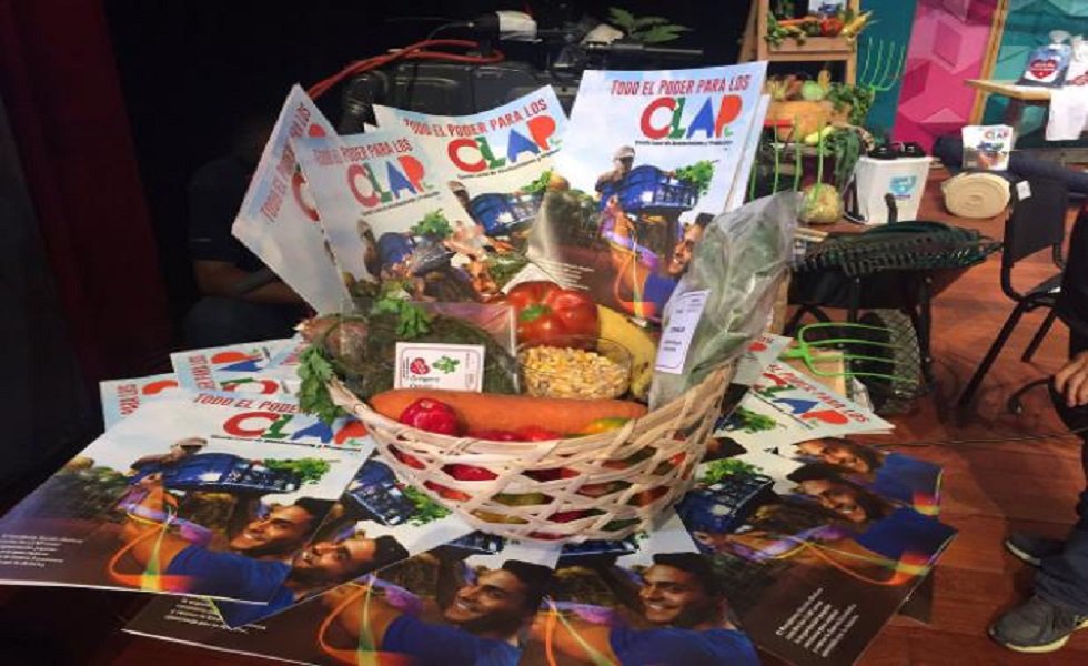 minecofinanzas's tweet photo. Los CLAP garantizan la entrega segura y directa de los alimentos a las comunidades #NoContabanConLosCLAP https://t.co/Rp6Rjsz2K4