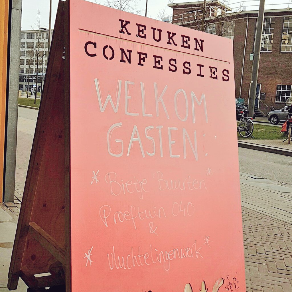 Proeftuin040's tweet image. Zo meteen: bijeenkomst #bietjebuurten @keukenconfessies met @SNVBrabantC &apos;de buurtmoestuin als voedingsbodem voor lokaal sociaal netwerk&apos;