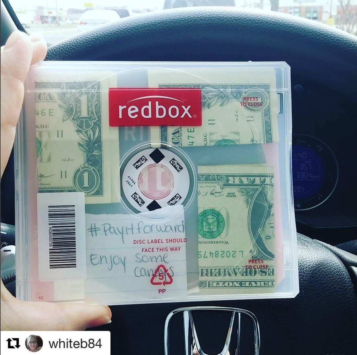redbox's tweet photo. No act of kindness is ever wasted! #RedboxPayItForward #Redbox https://t.co/hIbRGVCLSv