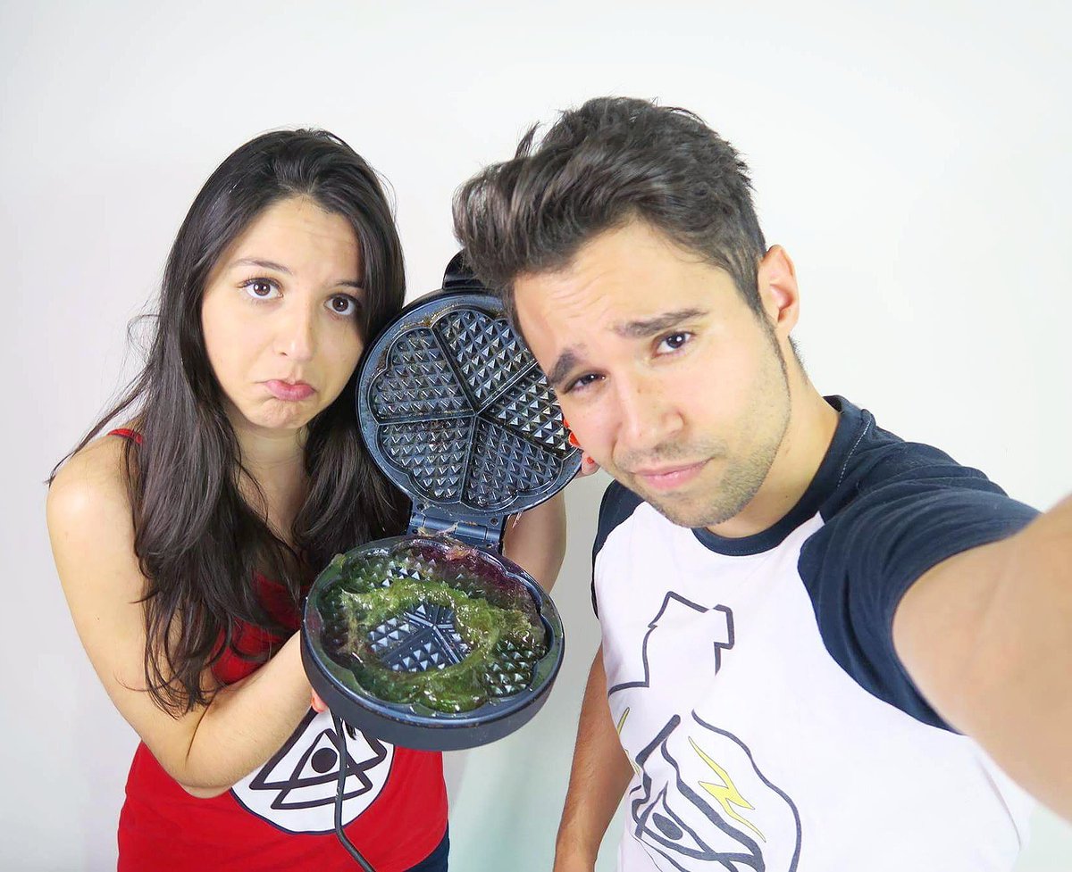 ExpCaseros's tweet photo. No creeréis lo que pasó con la gofrera... 
En el vídeo de hoy lo veréis 🙈 #PMELG5 https://t.co/GPjDnsF86x