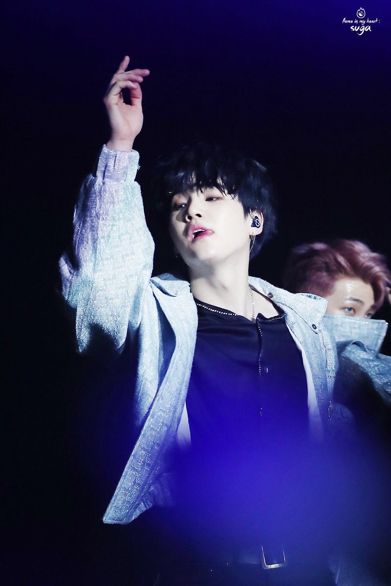 BTS___Indonesia's tweet photo. [HQ PIC] #SUGA at the wings tour in Santiago #BTSinChile #BTS

Oh my eyes...🔥🔥🔥

cr. FLAME SUGA 🐣 https://t.co/3QO1q3BwCP