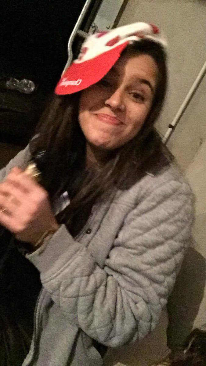 casquettetdf's tweet photo. de retour parmi vous #vousm'avezmanqué @rb28_ana https://t.co/kgHxDBAdqM