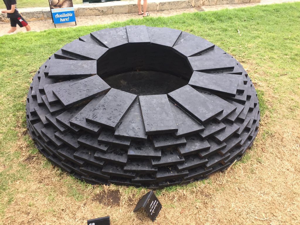 anarchypopcorn's tweet photo. #sculpturesbythesea #cottesloe #illido #art https://t.co/QoAOfsb1lQ