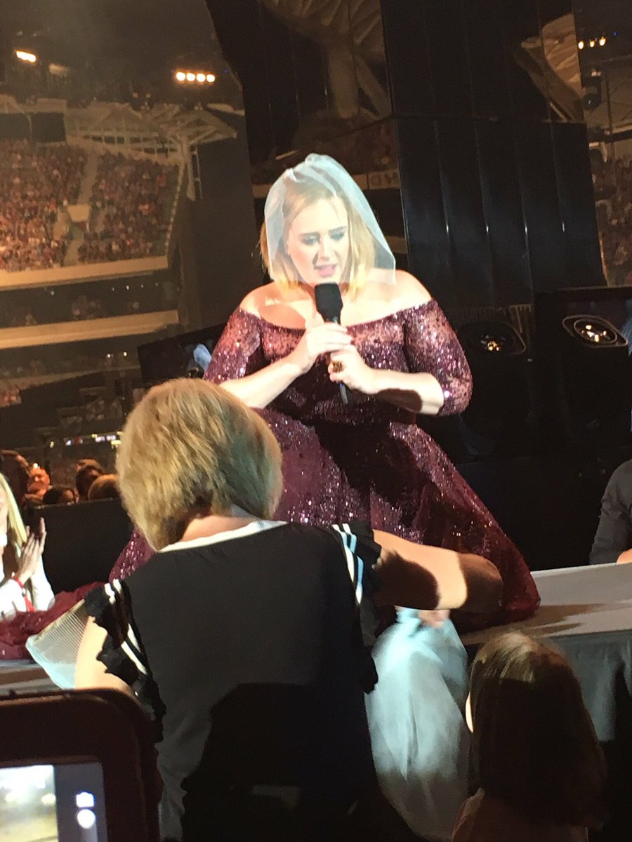 taylorsrep13's tweet photo. what an incredible woman! I'm so proud ๐๐ซ #Adeleaide #AdeleAdelaide #AdeleLive2017 https://t.co/Cjlq9WZQvb