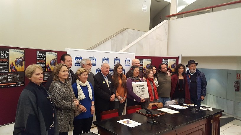 Ferstival 'La ternura de los pueblos', día 16, 150 artistas <a href="/lopezdeayala/">Teatro López de Ayala</a> Plataforma Extremeña Pro-refugiados #ApadrinaUnPiso <a href="/crisnufer/">Cristina  Núñez</a>