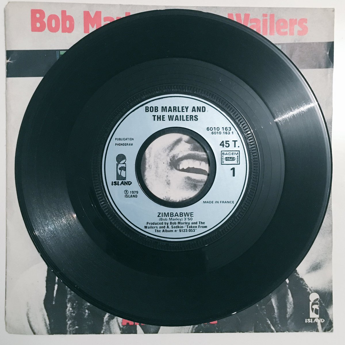 Vintage_Reggae's tweet photo. Today offer: Zimbabwe single by Bob Marley (Side B: Africa Unite)
#reggae #zimbabwe #bobmarley #africaunite #vinyl 
https://t.co/yWEPRnMsSv https://t.co/RV9keMIEzo