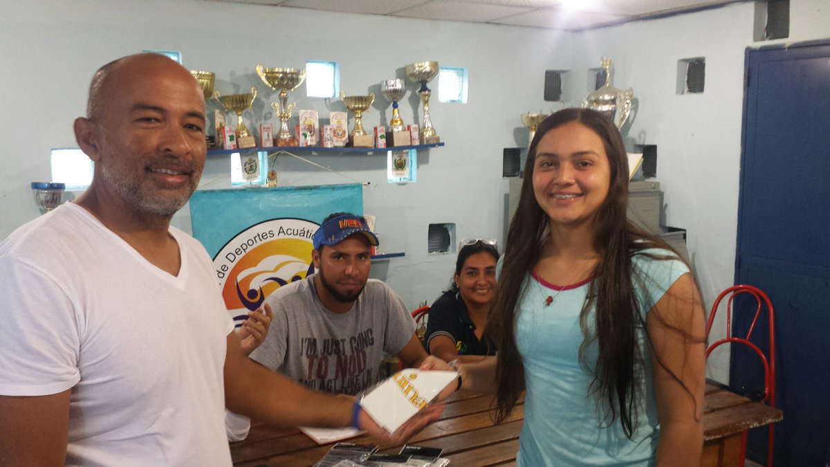LNPA_Venezuela's tweet photo. Gracias al Arbitro FINA y Entrenador Leonardo Gonzalez por su contribucion al polo venezolano @cardilloromero @pinfantepsuv  @gc_caceres https://t.co/1dL35c1Ue9