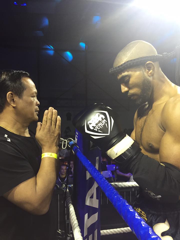 REDA OUDGOU Vainqueur aux points et conserve son titre! Il confirme son statut et devient DOUBLE CHAMPION DE FRANCE!
GRAND bravo à REDA !!!