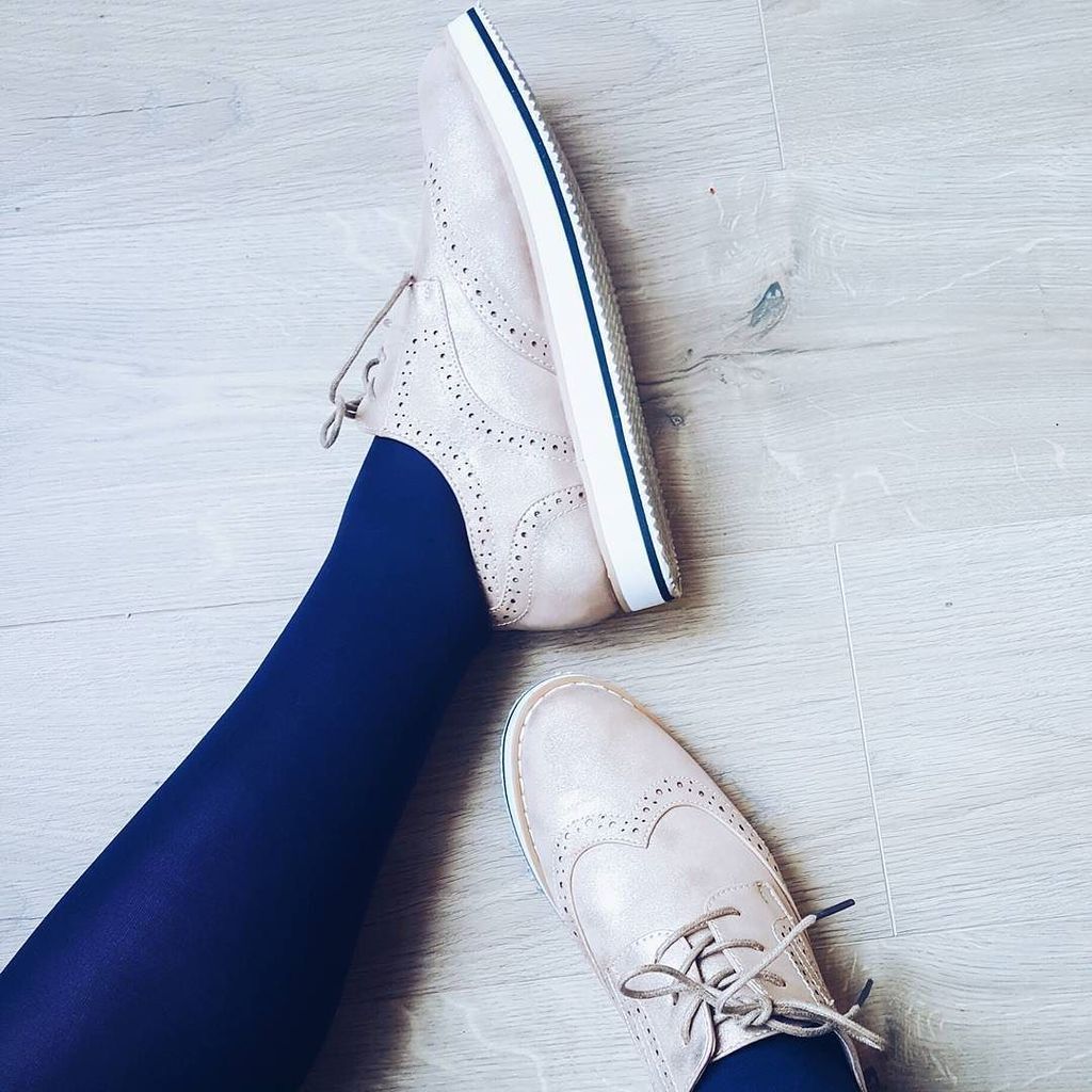 ABlaCarolyn's tweet photo. Finalement on est bien à plat aussi 😂
#shoes #shoesaddict #shoesday #shoeslover #shoesoft… https://t.co/7t18GCFEtx https://t.co/iym8g2NXm6