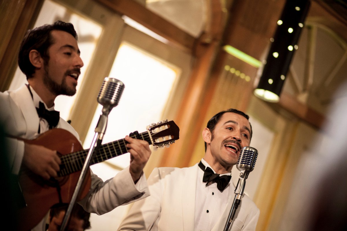 Enlamakinita's tweet photo. Revisa las mejores postales de la grabación de #EnLaMakinita de @CANAL_13C: @Juanafe y @FlordeRecuerdo en vivo -> https://t.co/ugWI6PW4bk https://t.co/ATMkVbWQFO