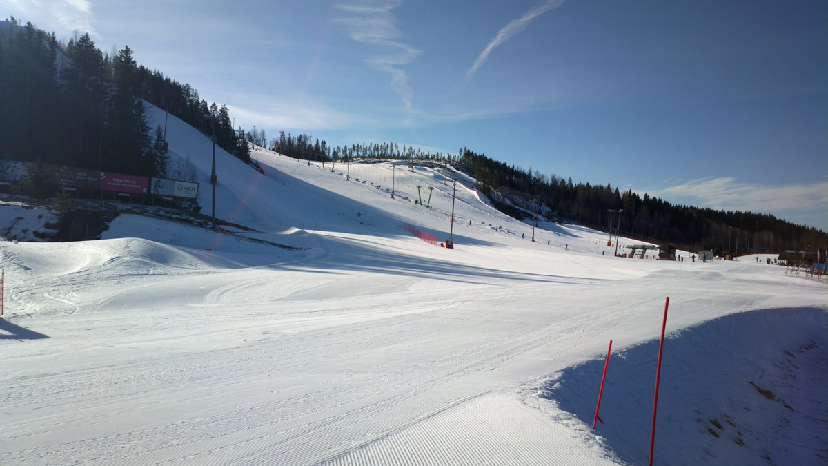 F4ttyRider's tweet photo. Kelit ja rinteet parhaimmillaan. #Himos #Jämsä #aamusta_mäkeen #ei_oo_ruuhkaa #FlowSnowboarding #FlowBindings https://t.co/qMXcXLTCvt