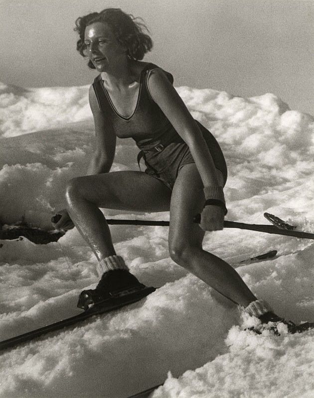 ArchAtlas's tweet photo. "C'era una sensazione di anarchia,qualcosa di diverso dal solito,di inquietante e di frenetico,come in un gioco infantile"
#Karnowski #LeniR https://t.co/AjfYblQRx0