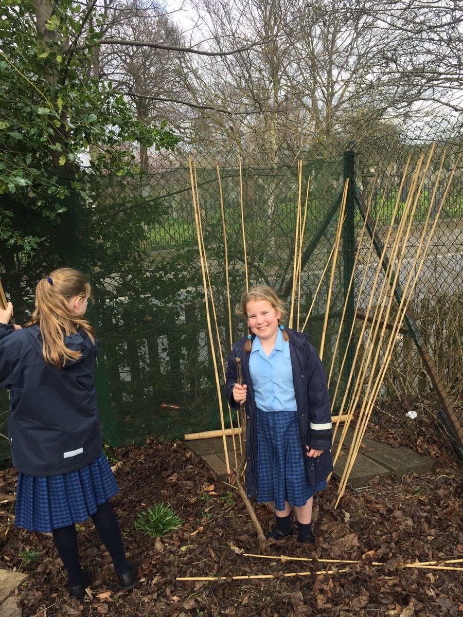 NGHSoutdoors's tweet photo. Lunchtime in Upnah Wood @NottmGirlsHigh #letthemexplore #roomforcreativity #outdoorlearning https://t.co/ykI9qupahX