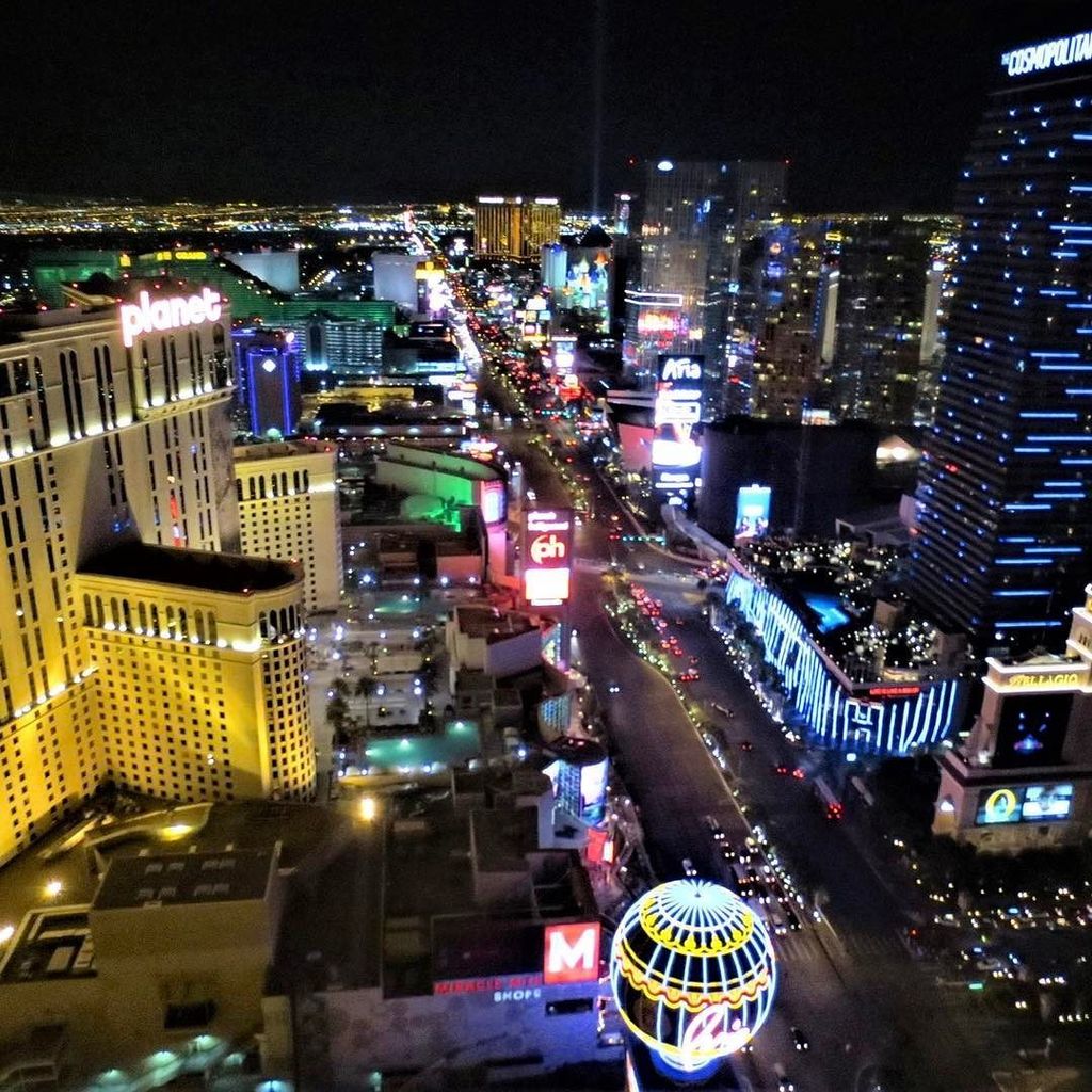 sheriannekay's tweet photo. Las Vegas strip from the Eiffel  Tower observation deck #thestrip #vegasbaby #vegas #sinci… https://t.co/fXoTNs3xXK https://t.co/1ffsvhucEv
