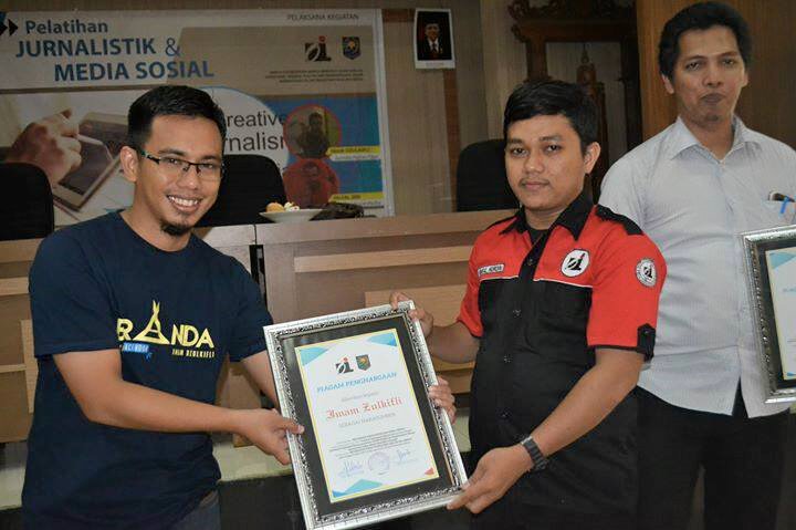 BPK Oi Maros <a href="/OiMaros/">ORMAS Oi KAB. MAROS</a> adakan pelatihan Jurnalistik &amp; Medsos (5/3) di Ktr Bupati Kab. Maros <a href="/BPP_OrmasOi/">BPP Ormas Oi</a>