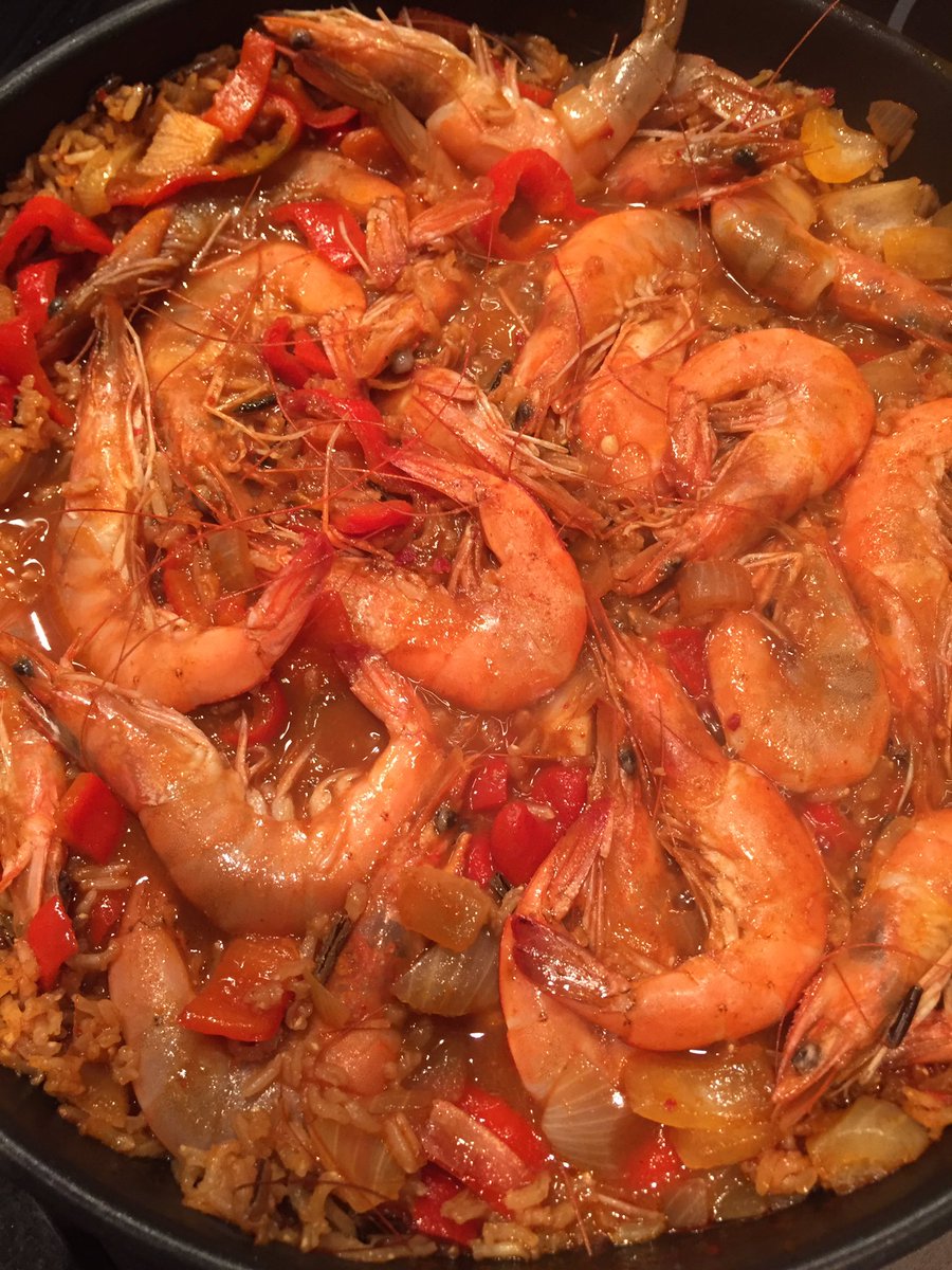 TheLeanRev's tweet photo. #Spring #seafood paella with homemade #broth ingredients from @lovethefishshop #seafood #nutrition #health #glucosamine https://t.co/gKXYMJ8WIx