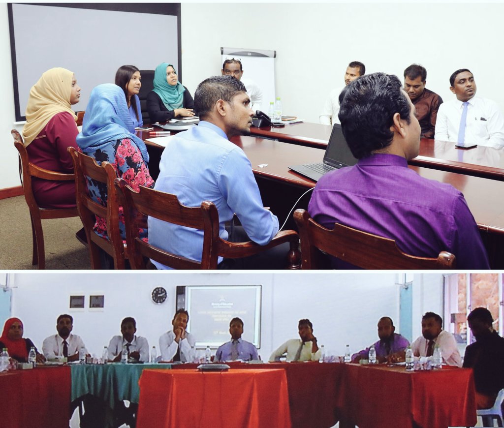 inaakko's tweet photo. @EducationMV Minister Dr @aishathshiham meets principals of L.Atoll schools via VCS. 
👏👏👏
#SchoolAdoptionProgram #NoChildLeftBehind 
 #RY18 https://t.co/O4khq8y1TX