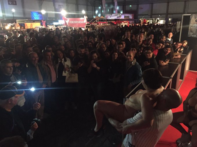 Momentos del sal&oacute;n erotico  Oporto @SalaoErosPorto  @actricesdelporn  @Keshaortega12 @medicensheila1<a class="tags" target="_blank" title="On Twitter" href="/?out=eyJ0eXAiOiJKV1QiLCJhbGciOiJIUzUxMiJ9.eyJpYXQiOjE3MjM1MjM4ODYsImlzcyI6InR3cG9ybnN0YXJzLmNvbSIsIm5iZiI6MTcyMzUyMzg4NiwiZXhwIjoxNzU1MDU5ODg2LCJyZWRpcmVjdF91cmwiOiJodHRwczovL3R3aXR0ZXIuY29tL1NhbGFvRXJvc1BvcnRvIn0.cBZlEz35E4fjKjkUzUqfR2S71TgYryv19cvf4hr75XLd3j08PR8Cy14aWEVwcjyBfxZI1_McK5TI_6pqX6hwQw">@SalaoErosPorto</a><a href="/tag/mvsales"class="tags"><span>#mvsales</span></a><a href="/tag/mvboys"class="tags"><span>#mvboys</span></a>