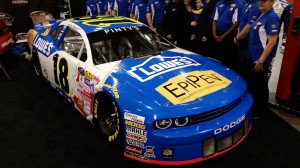 .@Lowes_Canada is among the sponsors for <a href="/TagAutosport/">Tagliani Autosport</a>’s 2017 <a href="/NASCAR/">NASCAR</a> Pinty's Series season. <a href="/tagliani/">Alex Tagliani</a> 
hardlines.ca/gp_dailynews/l…