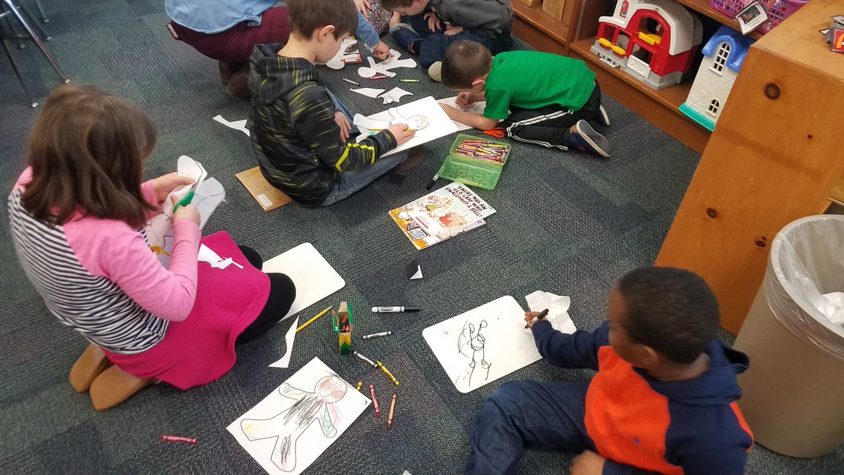 JoeYouanes_ROSD's tweet photo. Reading Buddies in @HaxhiajPam and @MrsTodd22 working together! @royaloakschools #AddamsLearner https://t.co/tE1gjdMV7t