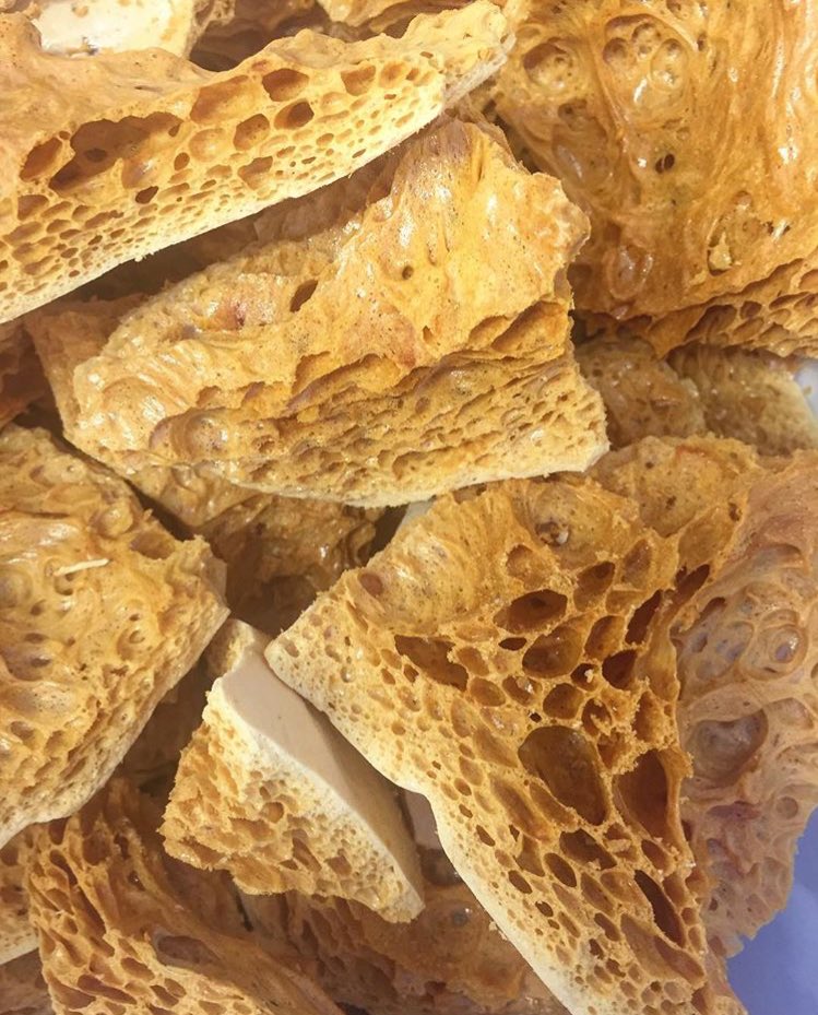 eatsalumi's tweet photo. Your honeycomb is looking beeautiful! #dessertprep #eatsalumi #plymouthfood https://t.co/gZxoBTbF2w