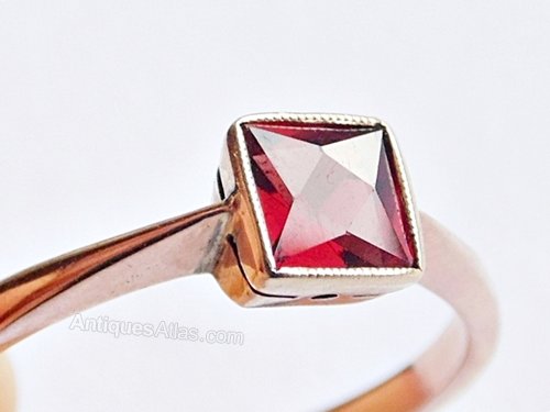 antiques_atlas's tweet photo. Art Deco 9ct Gold Rose Cut Garnet Solitaire Ring #Antiques From Ag's Treasures https://t.co/0FiS8pPHQ1 @Agstreasures https://t.co/FDhkRK7tJf