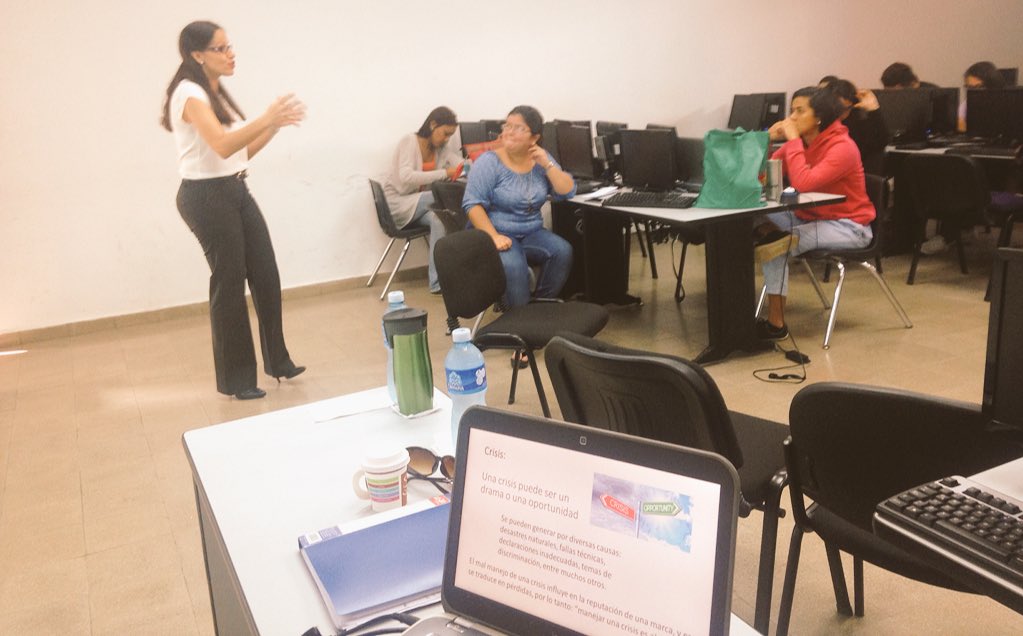 tareatuitera's tweet image. Hoy, en conversatorio sobre estrategia digital y manejo de #redessociales en la clase de #Perdig