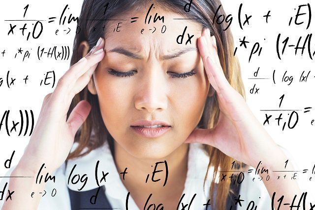 Женщина думает формулы. Мысленного мысли формула. Высшая математика на доске. Мысли по формуле как было выведено кем?. Думает формулы.