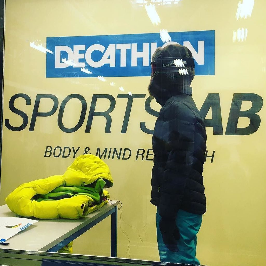 MarqueEmployeur's tweet photo. Pendant que certains profitent de la neige, d'autres testent la combi du futur !❄️
#Decath… https://t.co/MeLgIMyqaz https://t.co/aSz5PMG3Kg