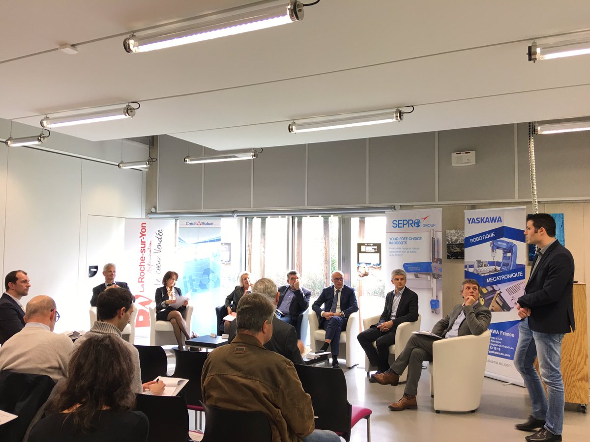 SeproGroup's tweet photo. @JMRenaudeau #seprogroup #Pressconference coupe de France robotique 2017 et Eurobot #cfr2017 https://t.co/PXbYjDLOxZ