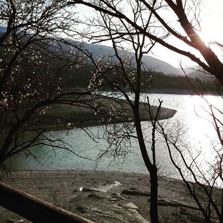 #Buonlunedì con questo splendido scatto dal nostro canale Instagram che ritrae il Lago di #Fiastra (MC) #Marche #paesaggioitaliano 🌞🌄