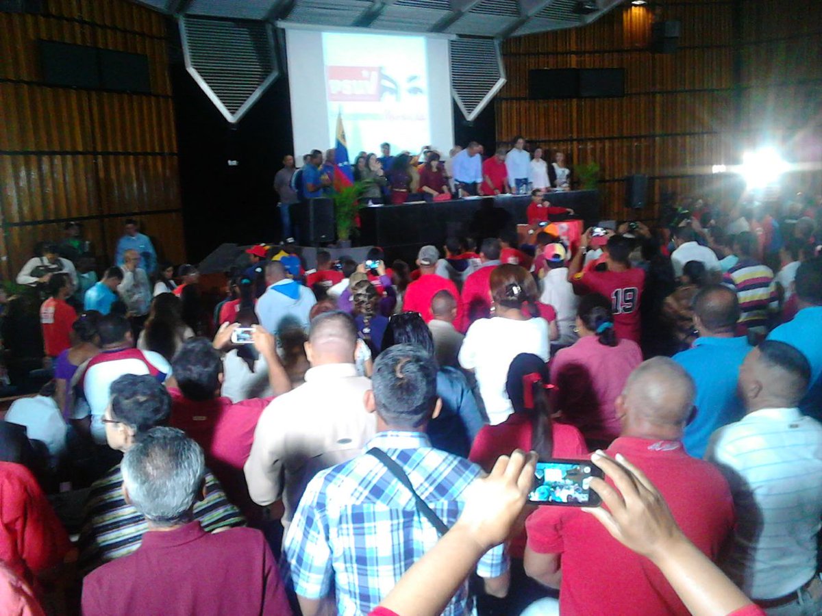 Reunión de trabajo con @hectorrodriguezcastro y las estructuras del psuv miranda