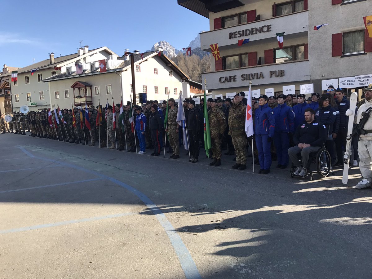 SM_Difesa's tweet photo. #Casta2017 #GenGraziano "Le operazioni militari necessitano di una totale connotazione interforze. Anacronistico pensare il contrario." https://t.co/tQWkqMEt9U