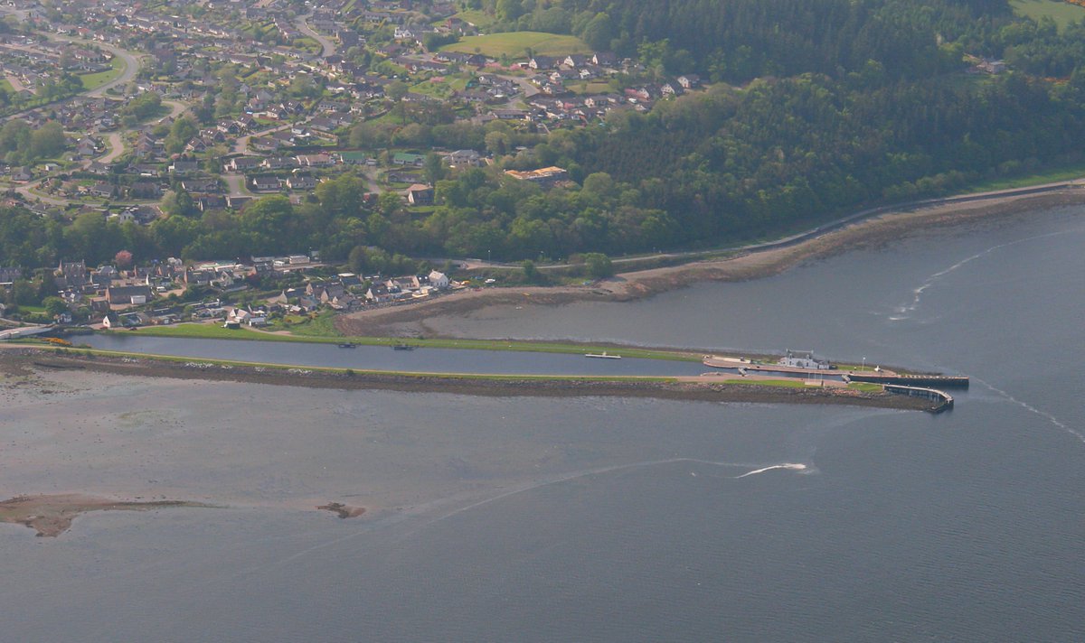 Due to high winds there is a delay reinstalling Clachnaharry Sea Lock gates. We will now open on Tue 21. Updates at bit.ly/SCwinter
