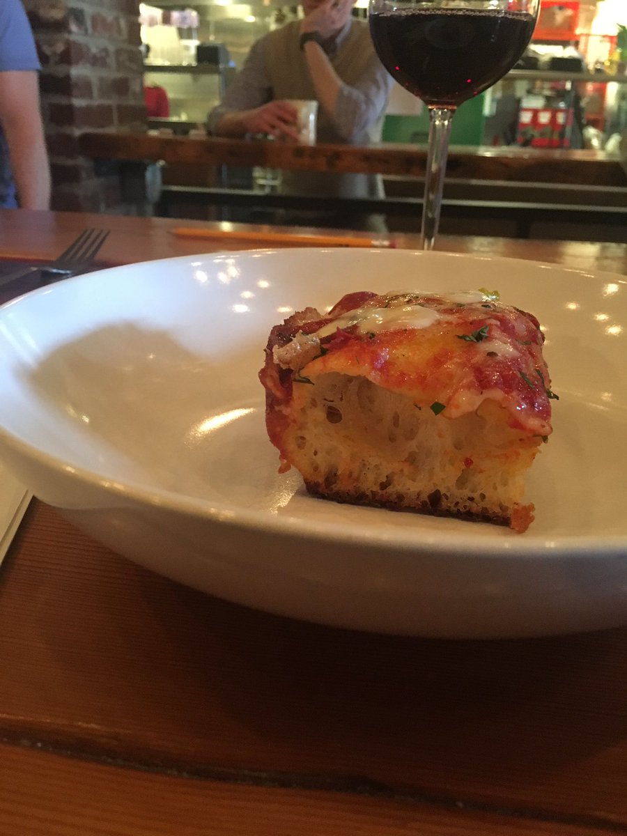 carotacafepgh's tweet photo. @SmallmanGalley the first competitor in getting a spot is on point w. Pizza @StripDistrict https://t.co/NrxavpBxlW